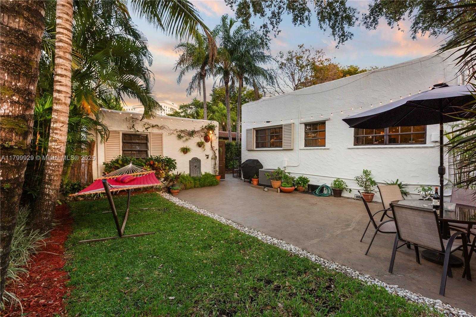 Small Image of 425 CADAGUA AVE, Coral Gables Number 27