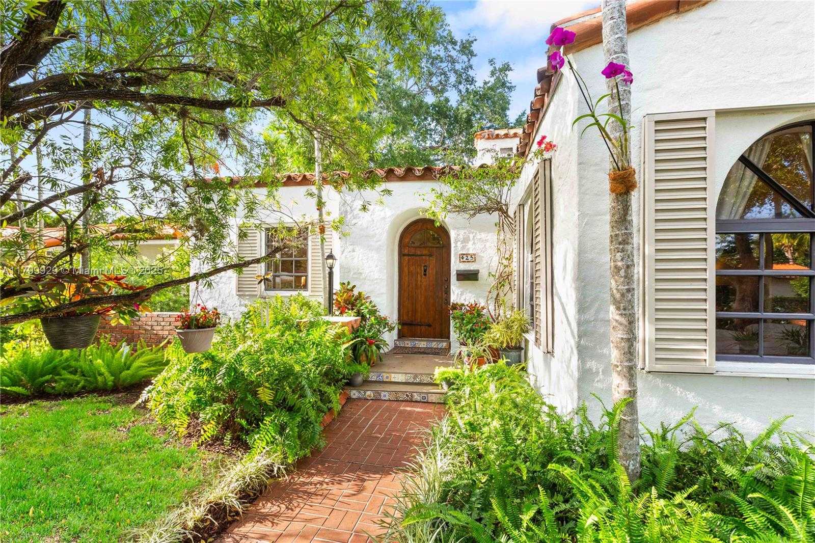 Small Image of 425 CADAGUA AVE, Coral Gables Number 3