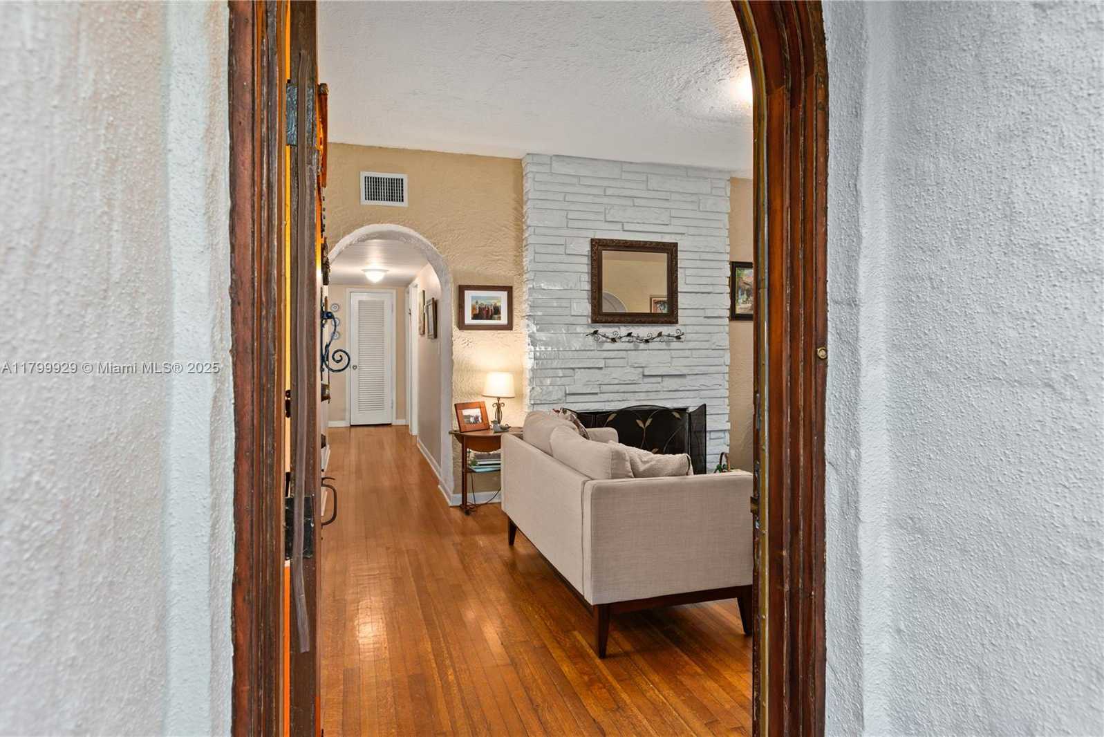 Small Image of 425 CADAGUA AVE, Coral Gables Number 32