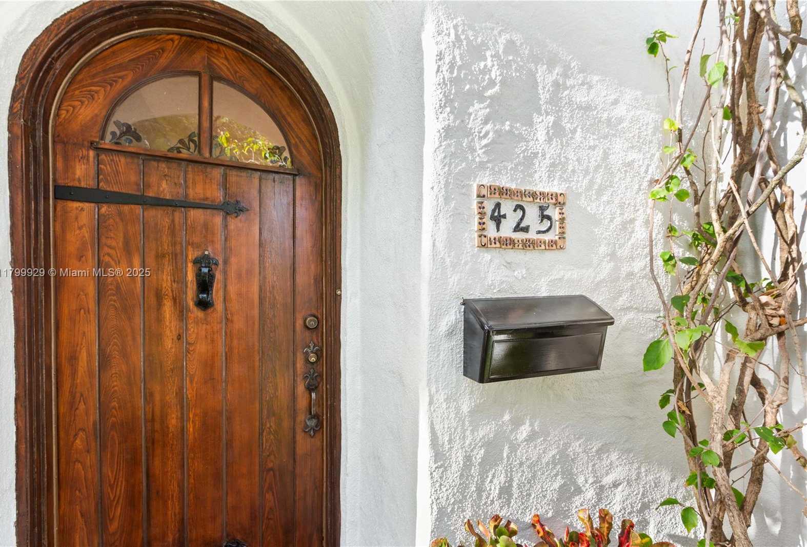 Small Image of 425 CADAGUA AVE, Coral Gables Number 4