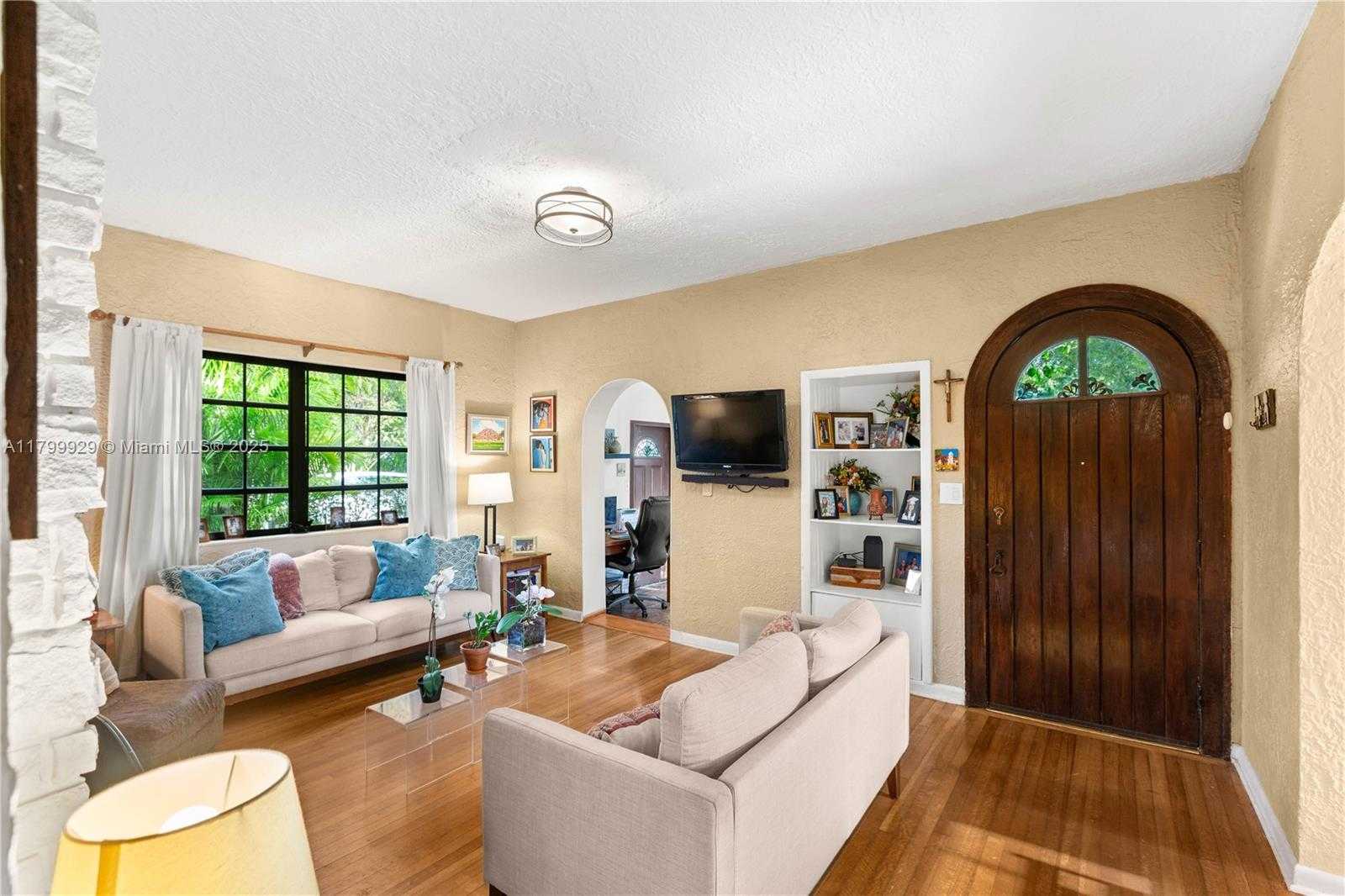 Small Image of 425 CADAGUA AVE, Coral Gables Number 5