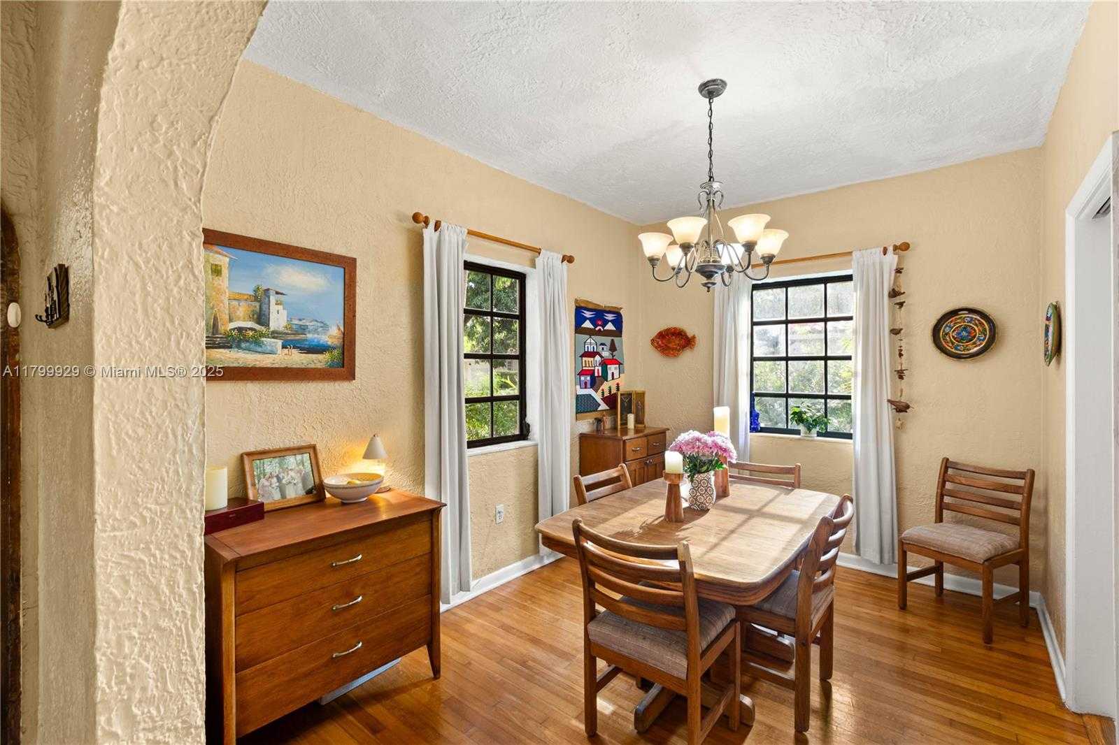 Small Image of 425 CADAGUA AVE, Coral Gables Number 6