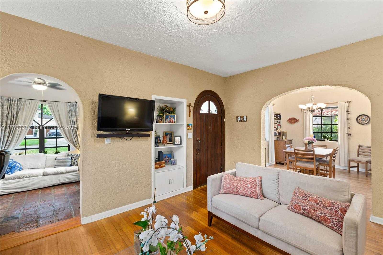 Small Image of 425 CADAGUA AVE, Coral Gables Number 7