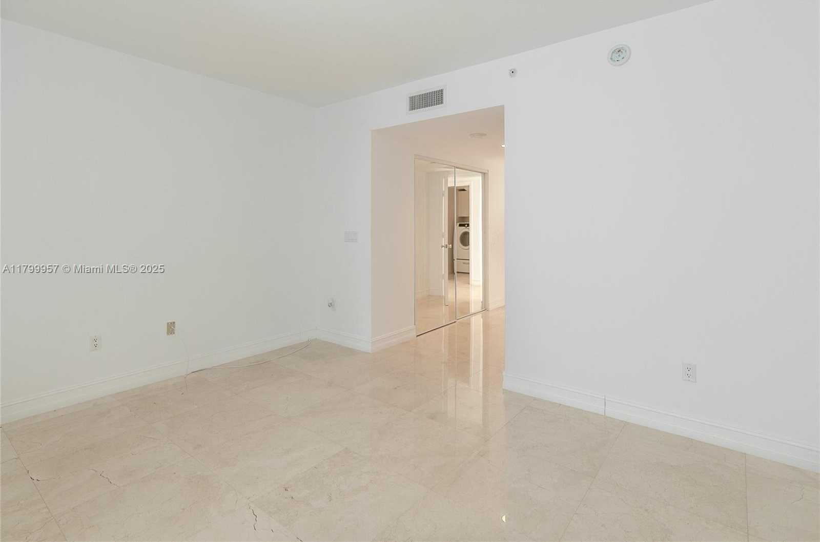 Small Image of Aventura Number 13