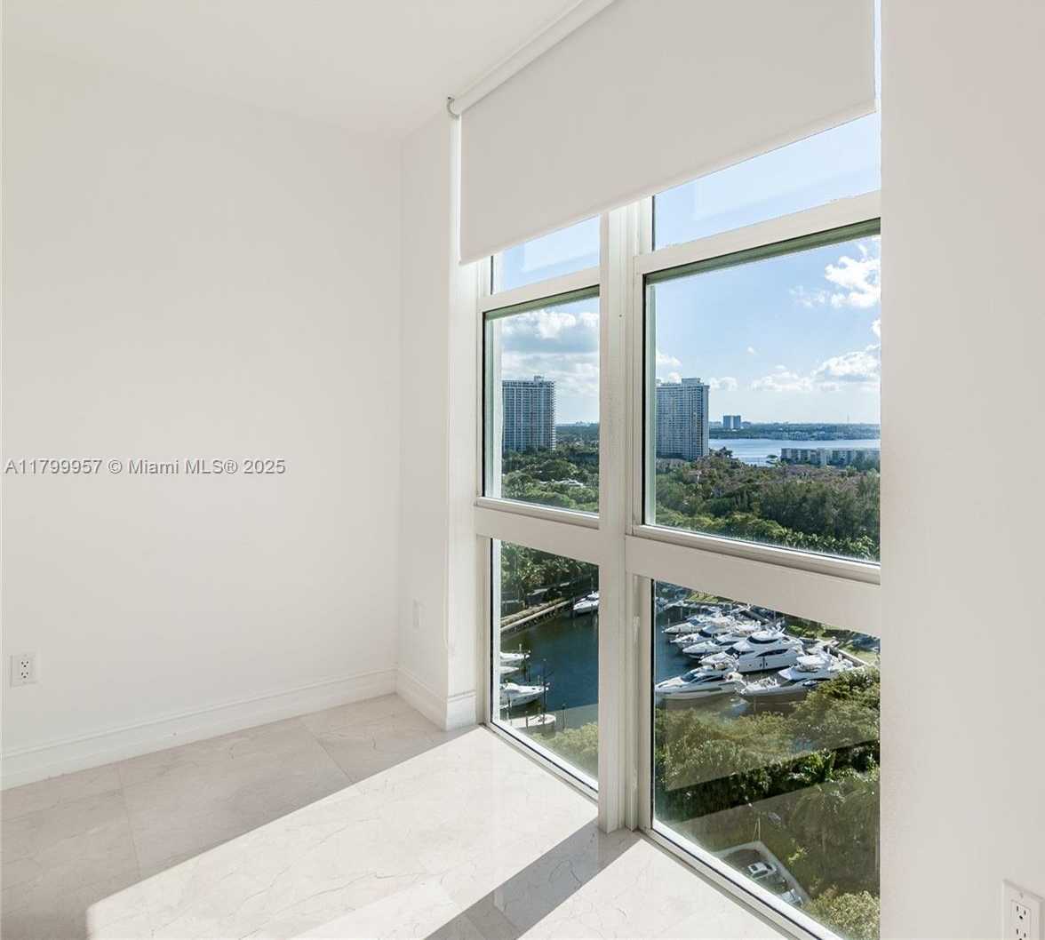 Small Image of Aventura Number 14
