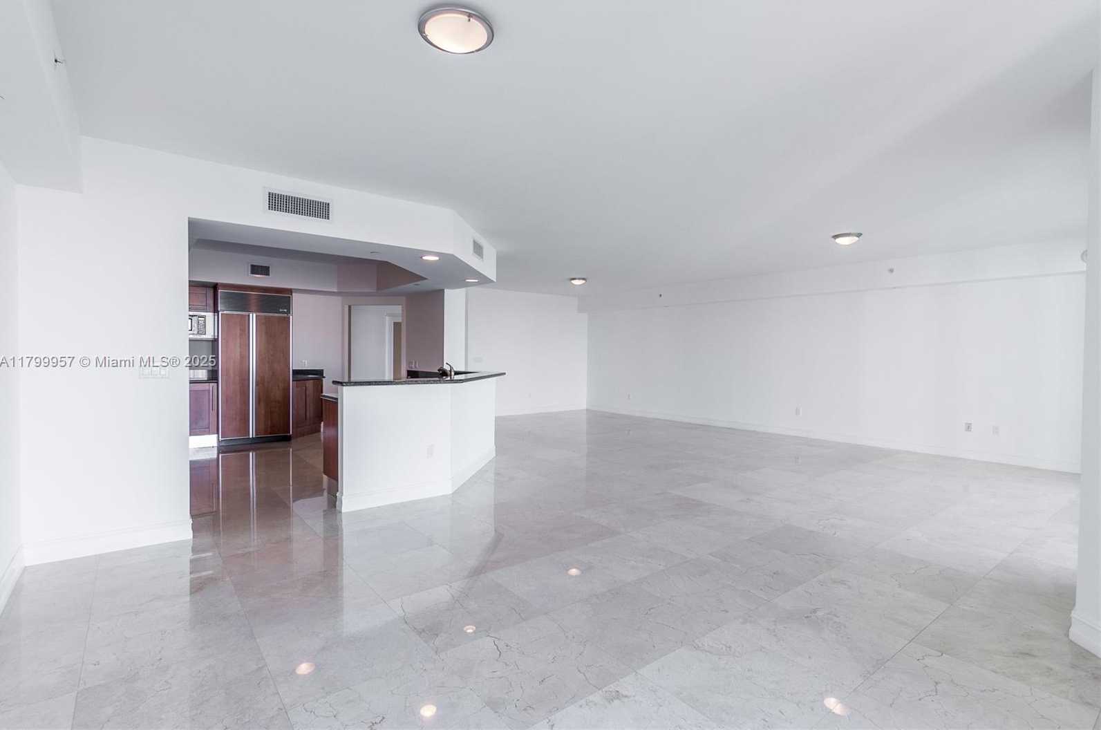Small Image of Aventura Number 3