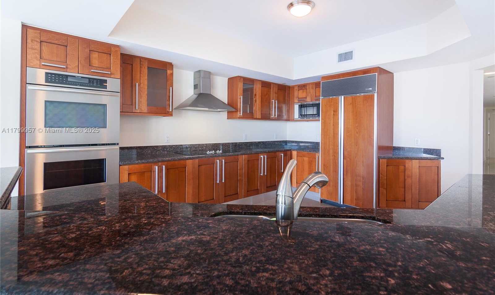 Small Image of Aventura Number 6
