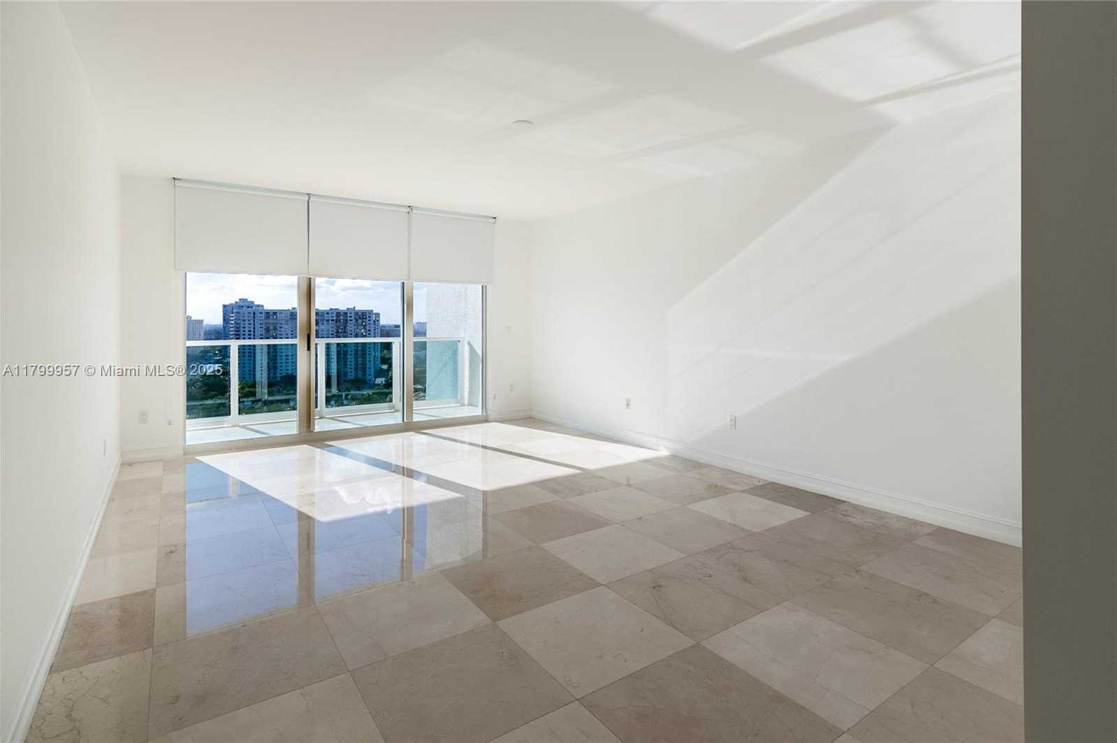 Small Image of Aventura Number 7