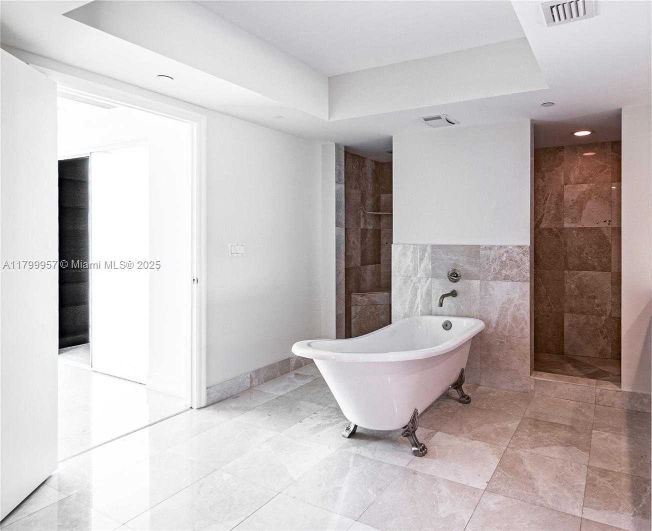 Small Image of Aventura Number 9