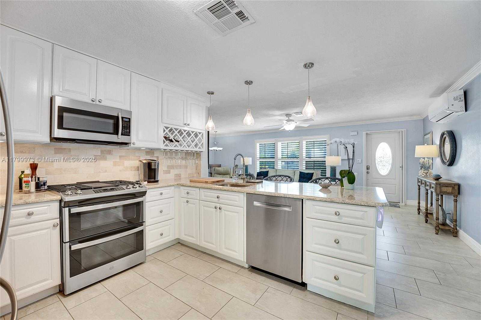 Small Image of 121 TACOMA LN, Palm Beach Shores Number 13