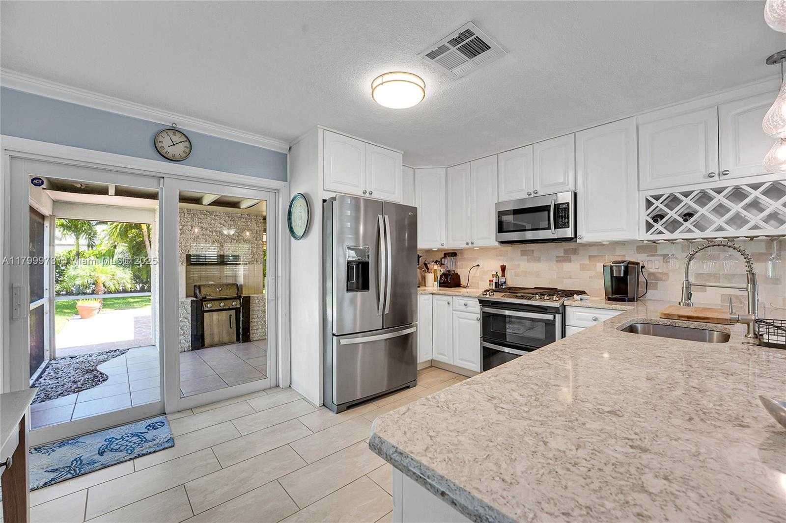 Small Image of 121 TACOMA LN, Palm Beach Shores Number 14