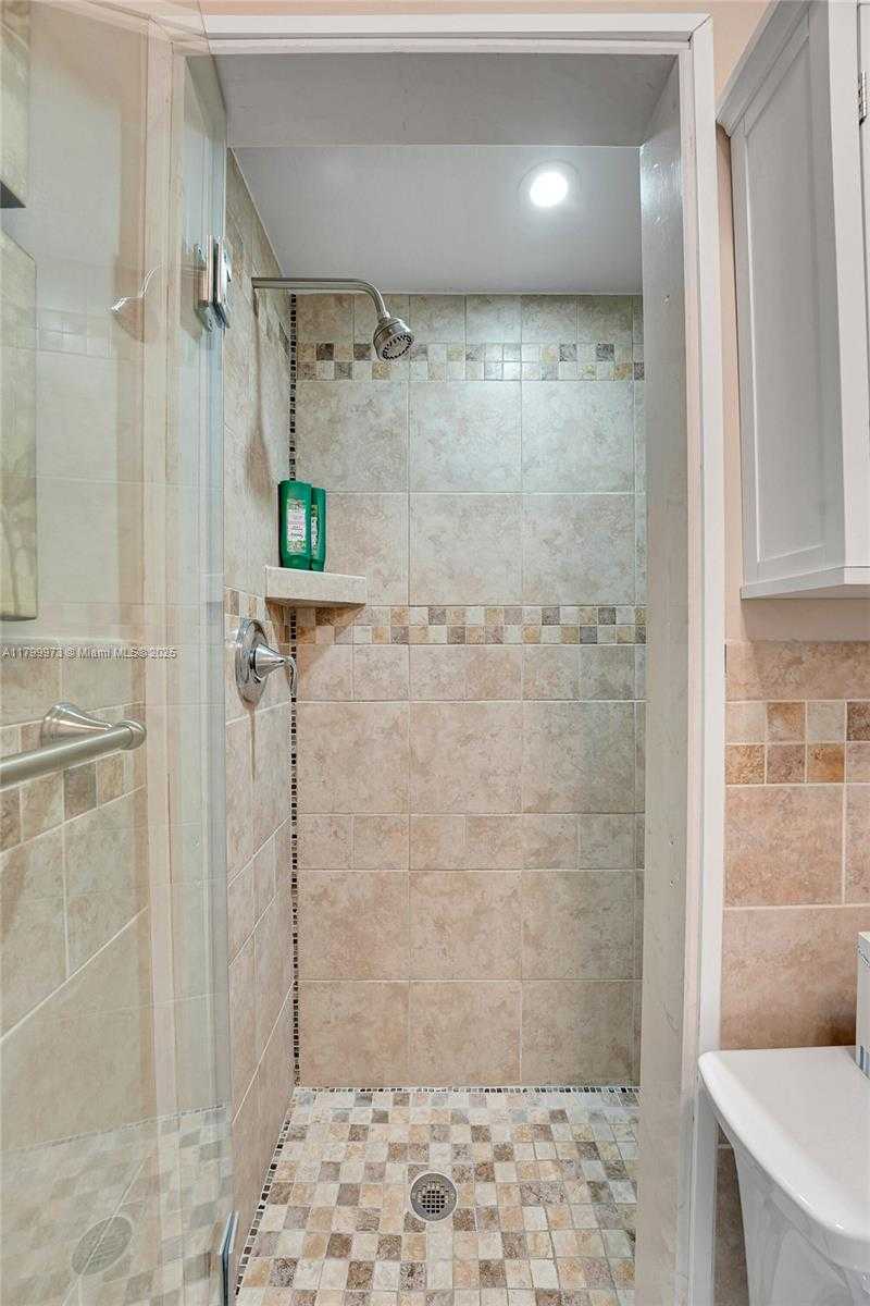 Small Image of 121 TACOMA LN, Palm Beach Shores Number 28