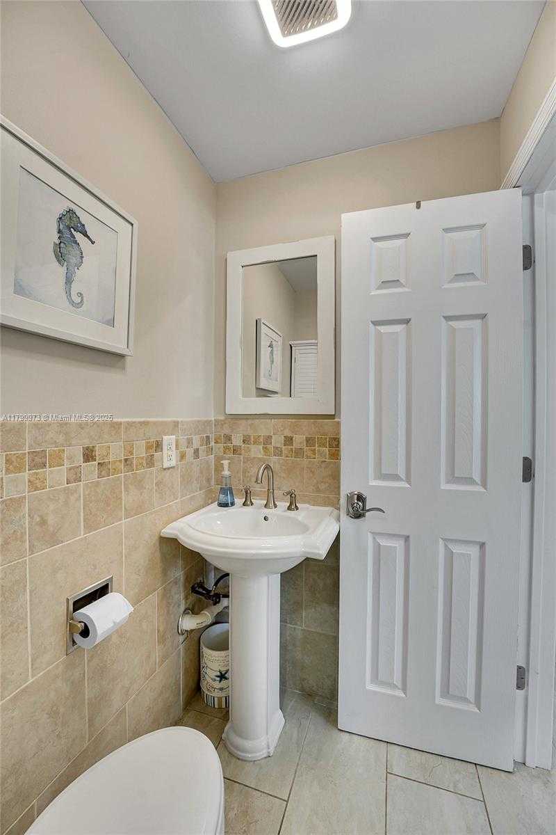 Small Image of 121 TACOMA LN, Palm Beach Shores Number 29