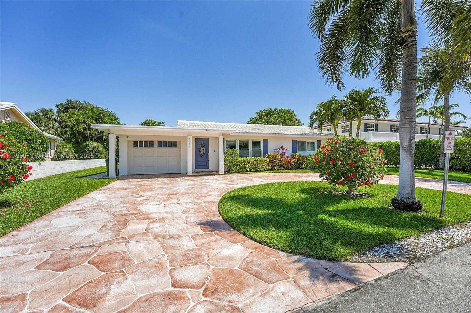 Small Image of 121 TACOMA LN, Palm Beach Shores Number 4