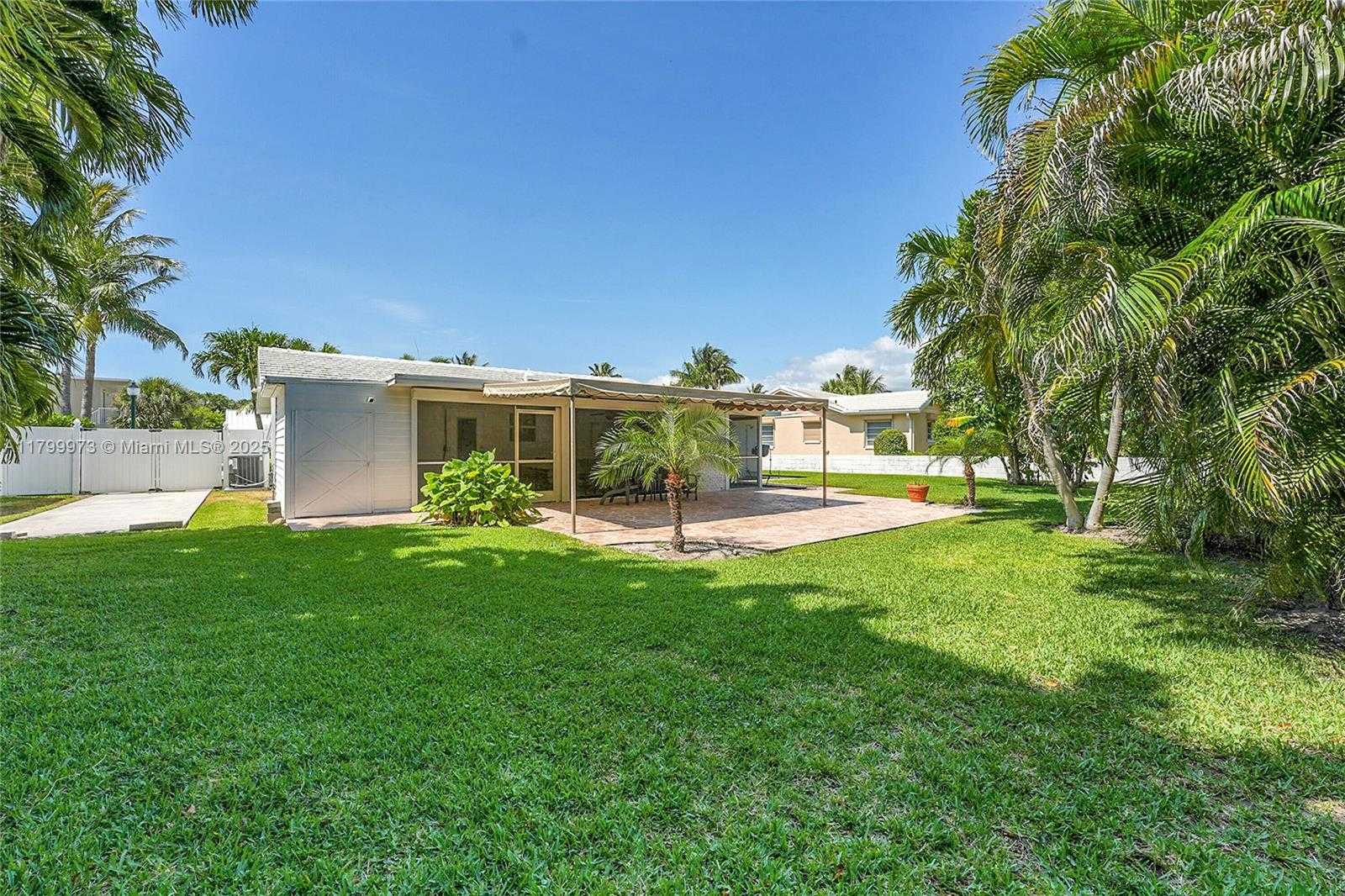 Small Image of 121 TACOMA LN, Palm Beach Shores Number 41