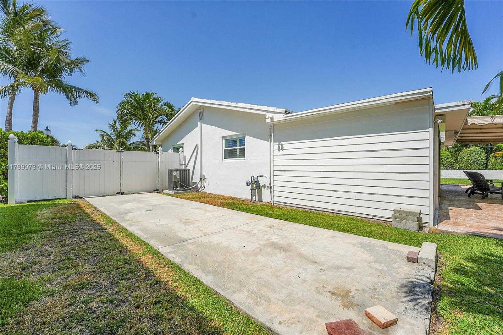 Small Image of 121 TACOMA LN, Palm Beach Shores Number 42