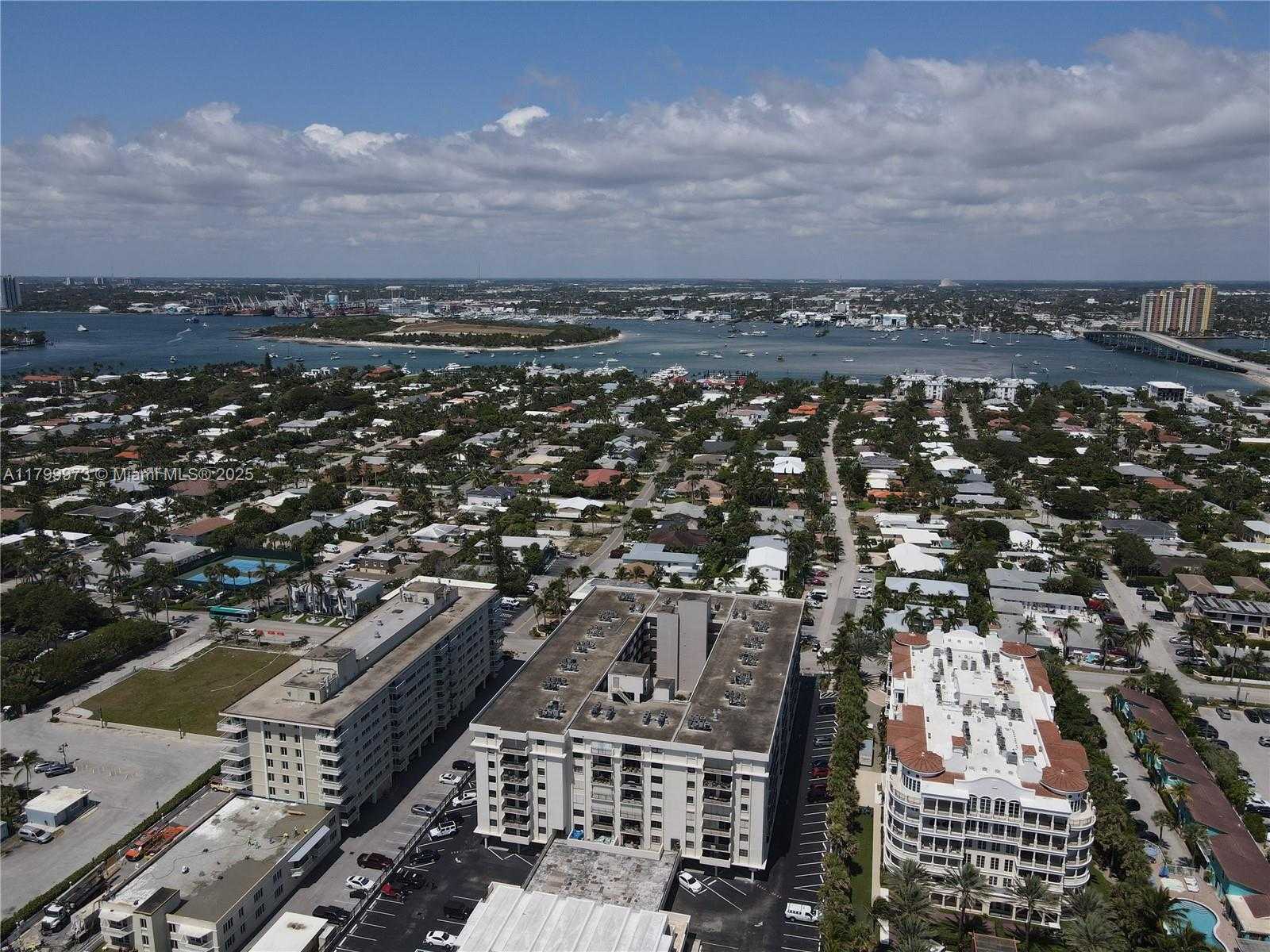 Small Image of 121 TACOMA LN, Palm Beach Shores Number 52