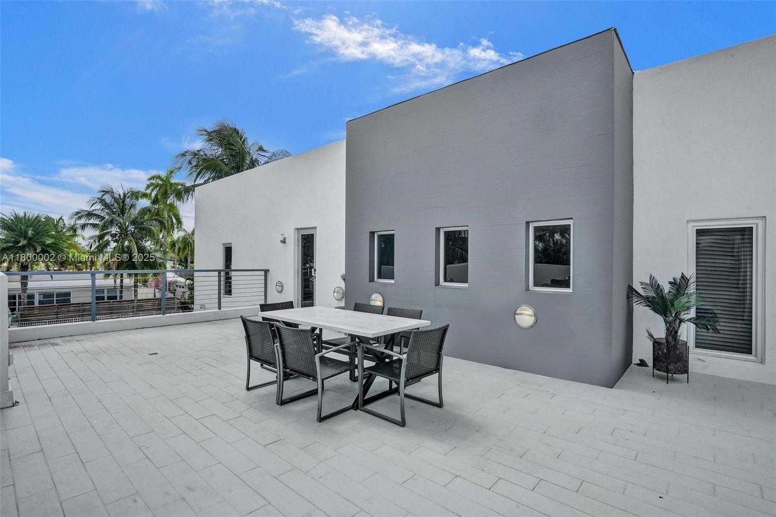 Small Image of 2612 KEY LARGO LN, Fort Lauderdale Number 10