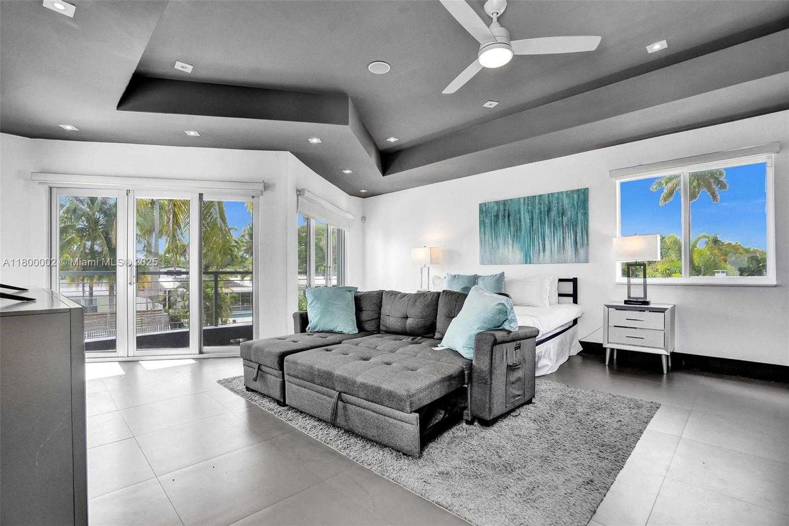Small Image of 2612 KEY LARGO LN, Fort Lauderdale Number 3
