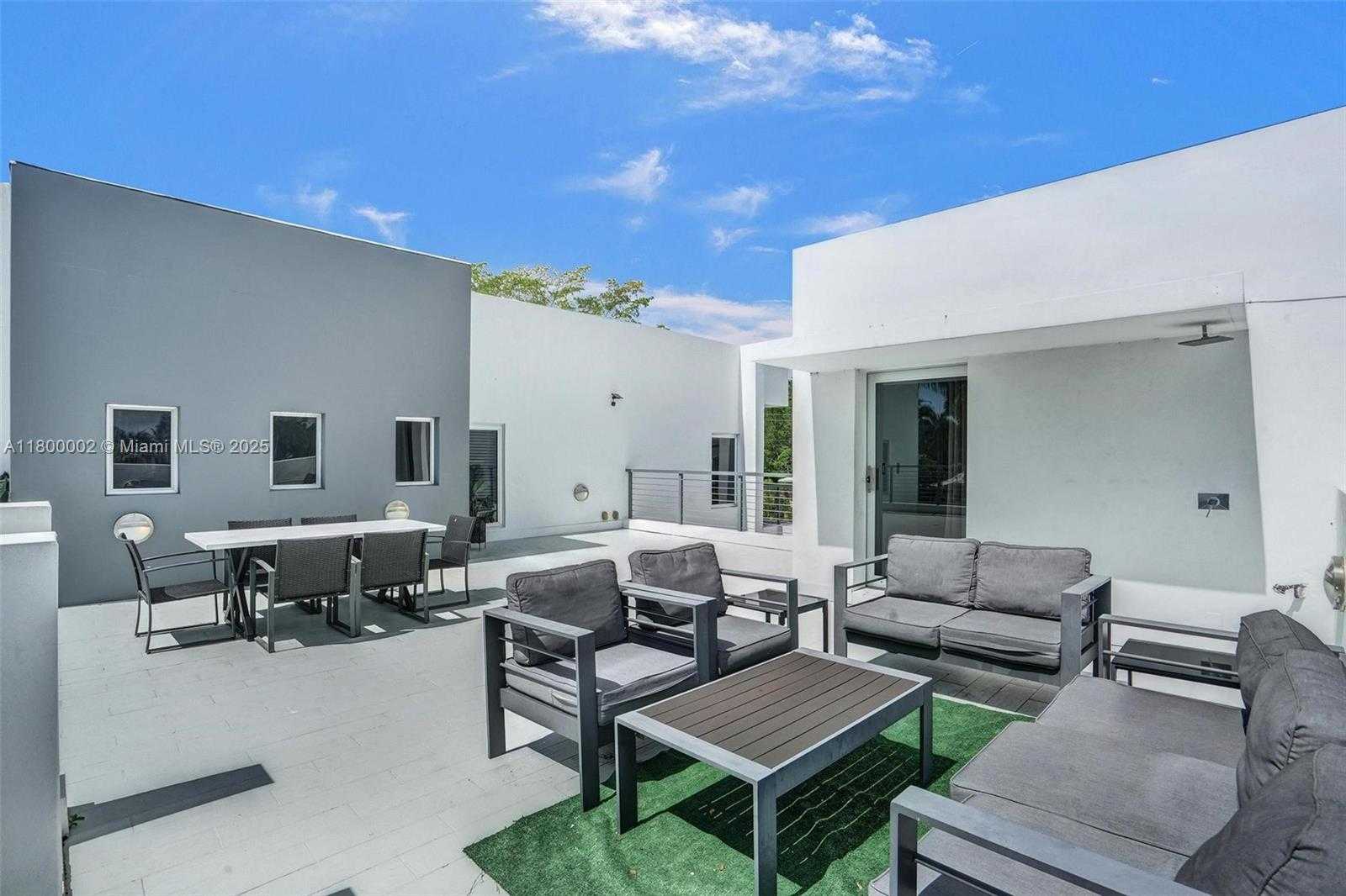 Small Image of 2612 KEY LARGO LN, Fort Lauderdale Number 4