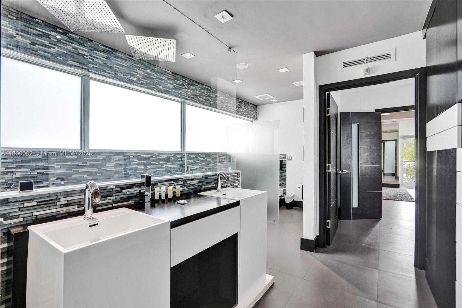 Small Image of 2612 KEY LARGO LN, Fort Lauderdale Number 42