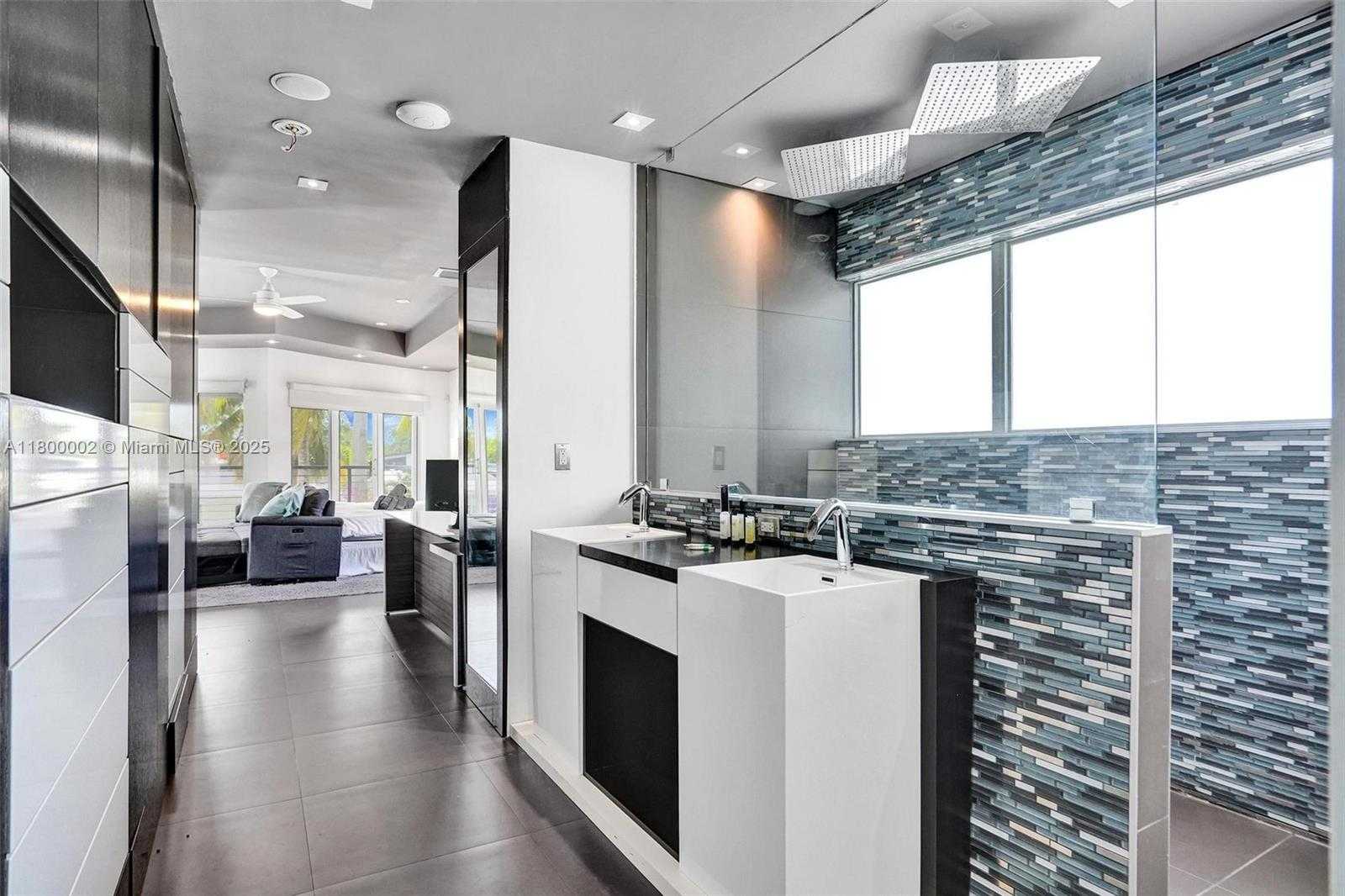 Small Image of 2612 KEY LARGO LN, Fort Lauderdale Number 43
