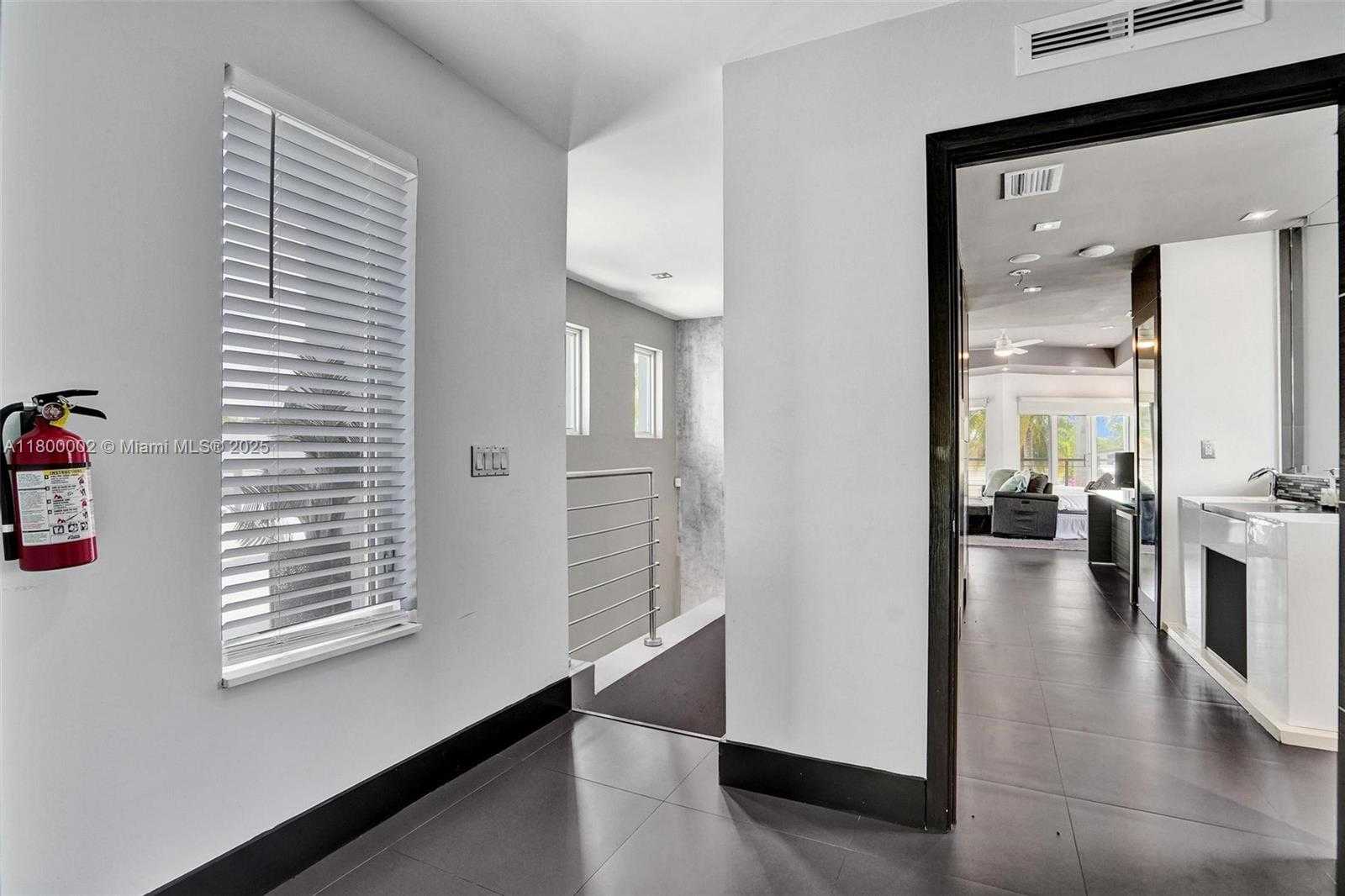 Small Image of 2612 KEY LARGO LN, Fort Lauderdale Number 46