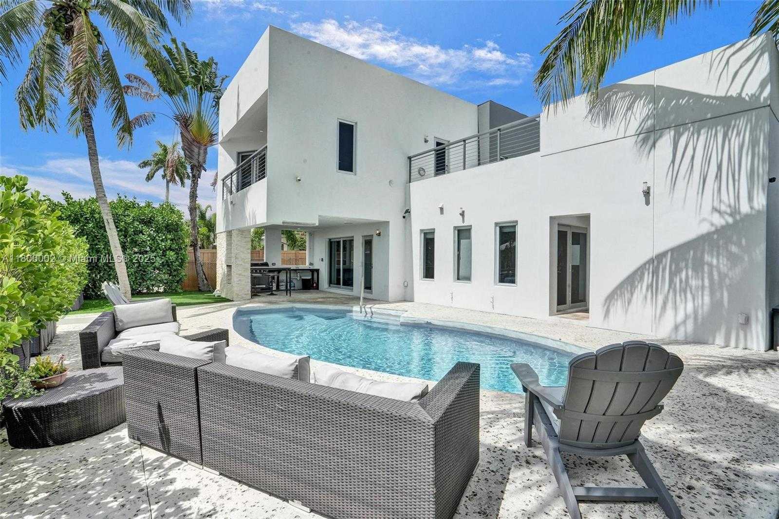 Small Image of 2612 KEY LARGO LN, Fort Lauderdale Number 5