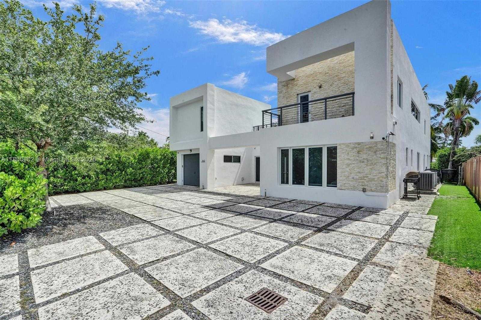 Small Image of 2612 KEY LARGO LN, Fort Lauderdale Number 75