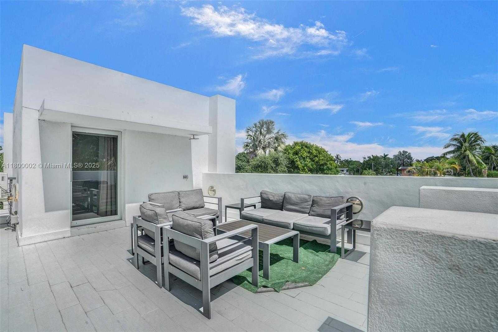 Small Image of 2612 KEY LARGO LN, Fort Lauderdale Number 9