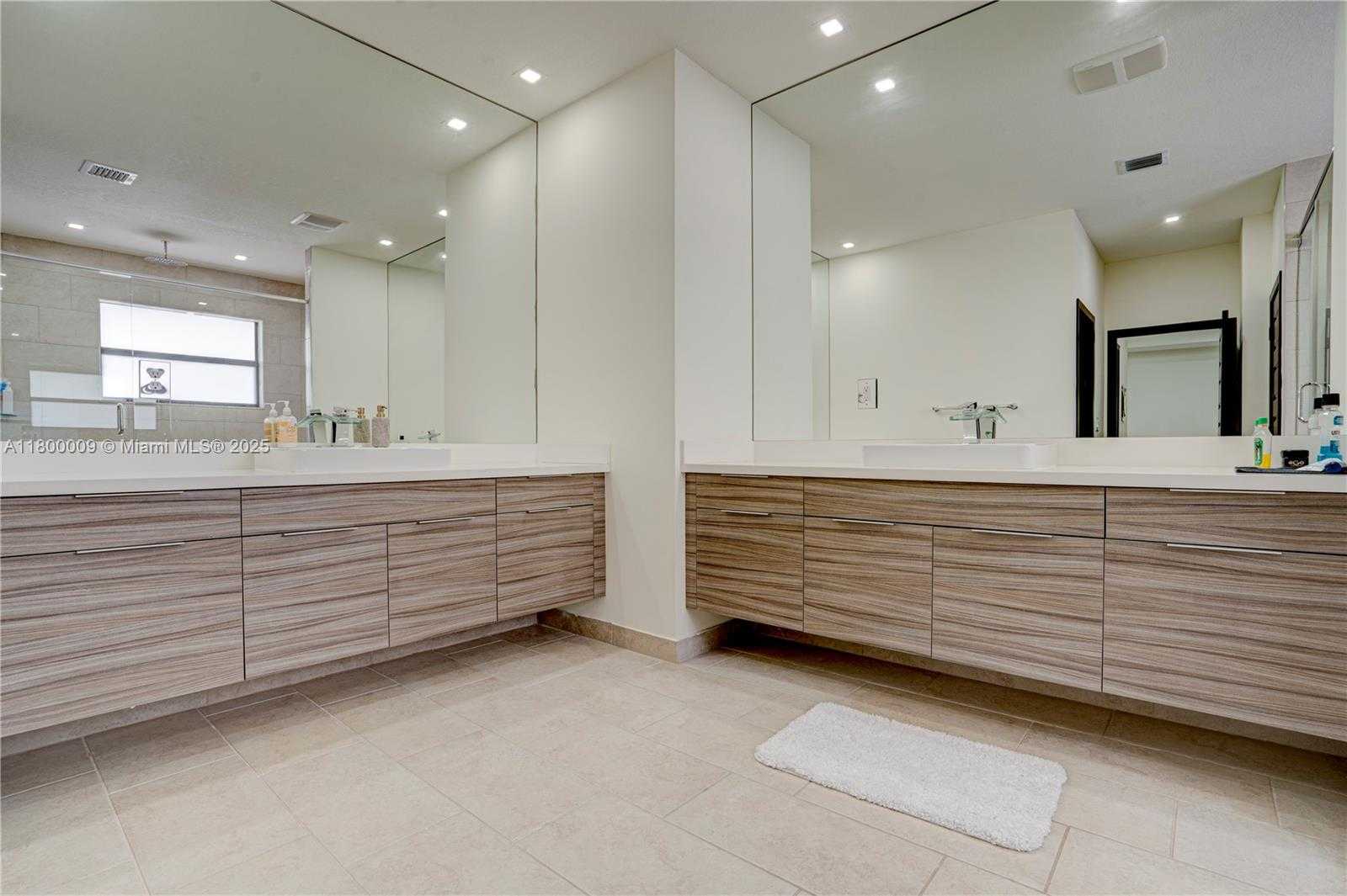 Small Image of 9015 NORTH WEST 161ST TER, Miami Lakes Number 28