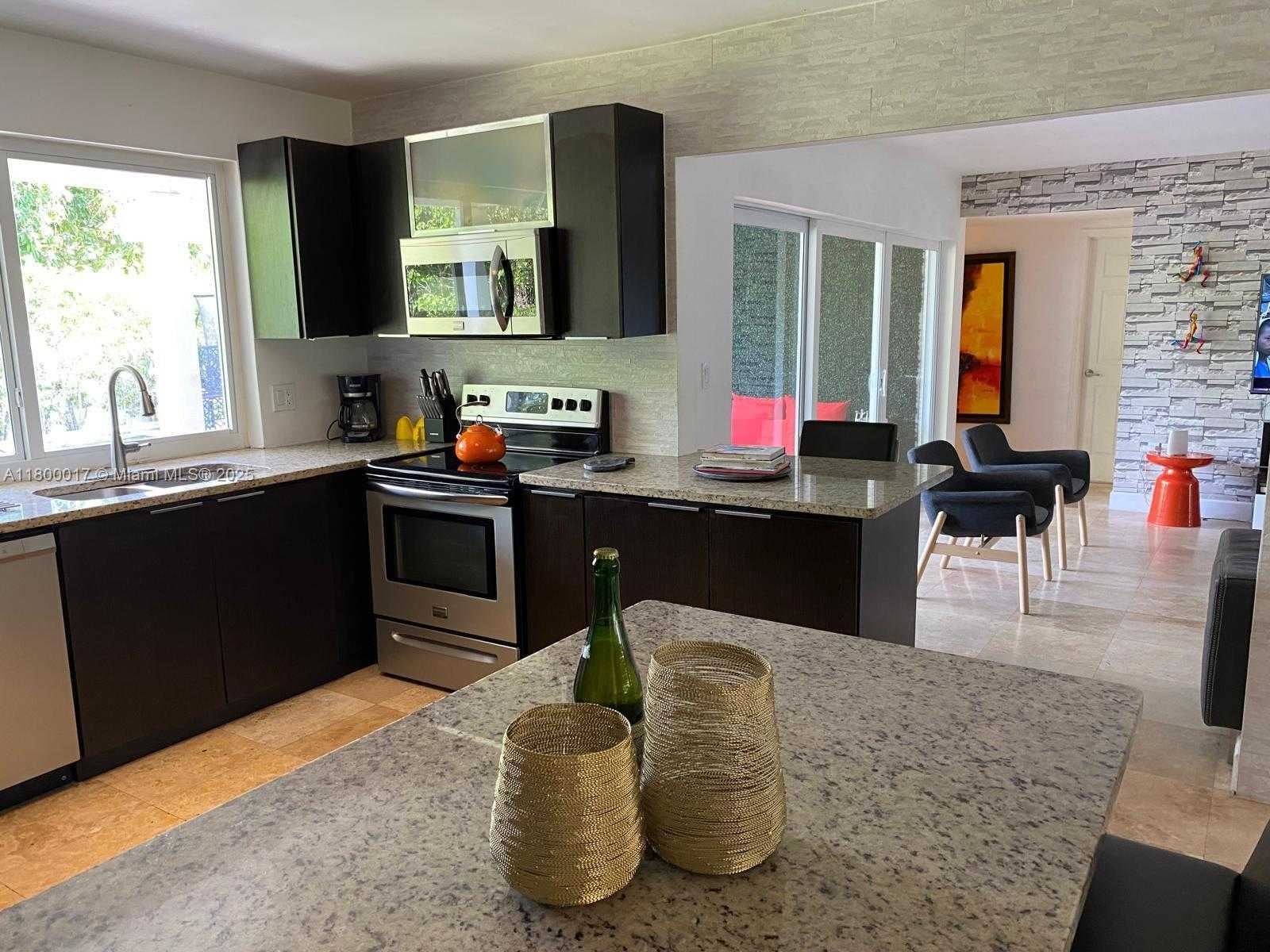 Small Image of 1103 WASHINGTON ST, Hollywood Number 16