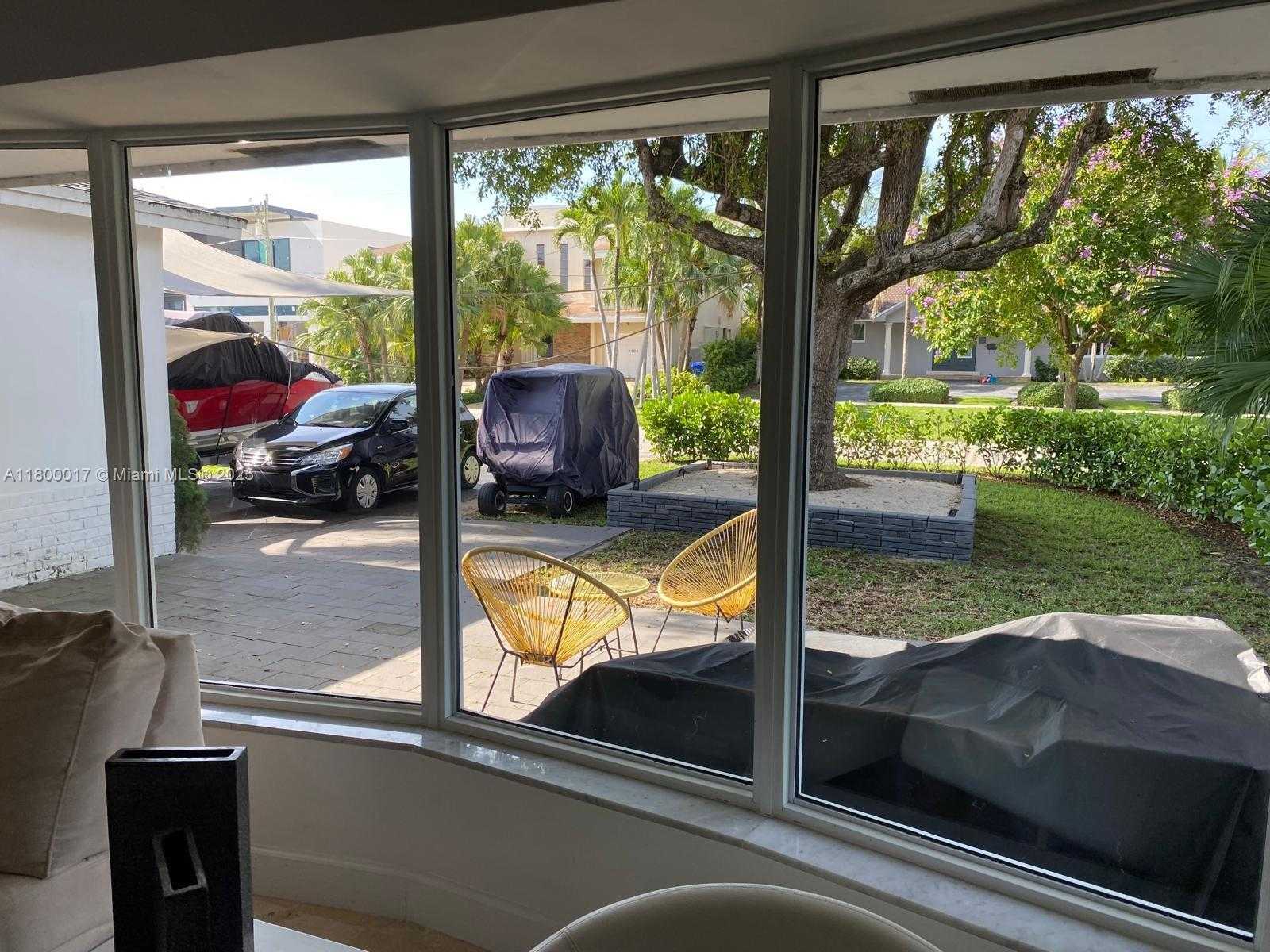 Small Image of 1103 WASHINGTON ST, Hollywood Number 2