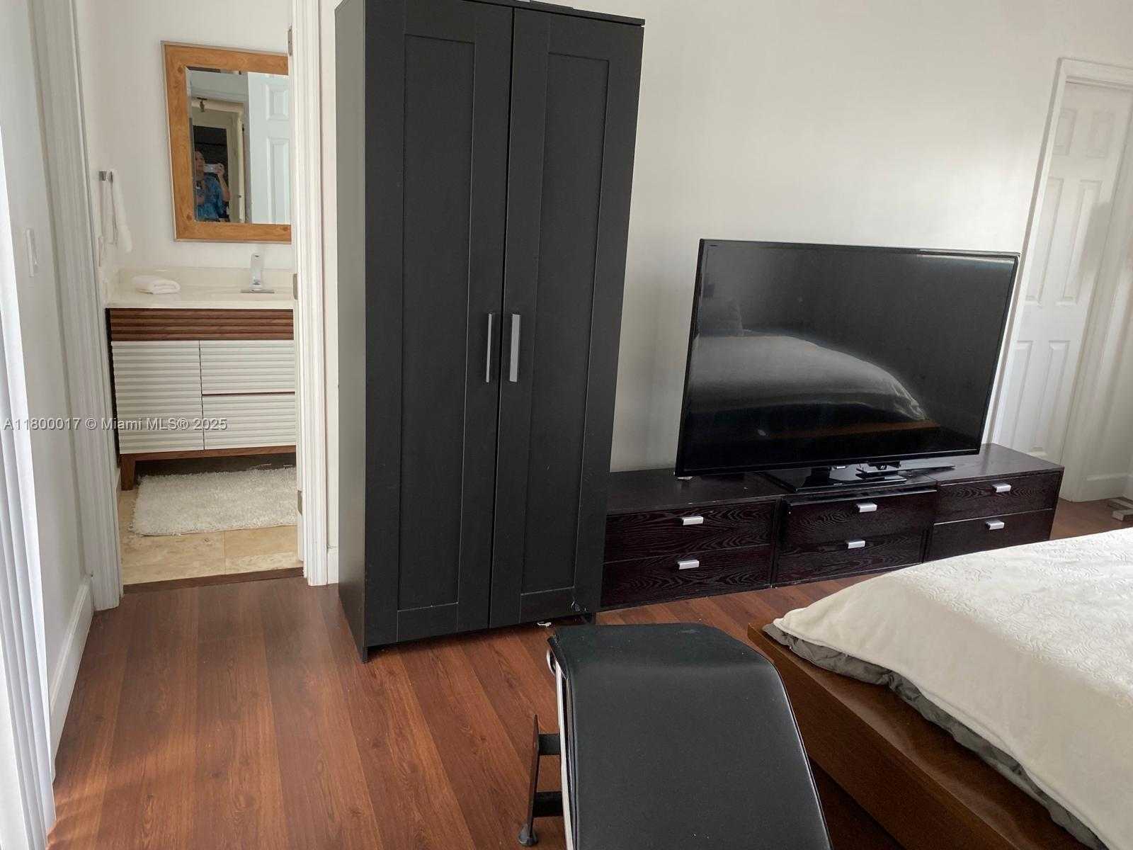 Small Image of 1103 WASHINGTON ST, Hollywood Number 24