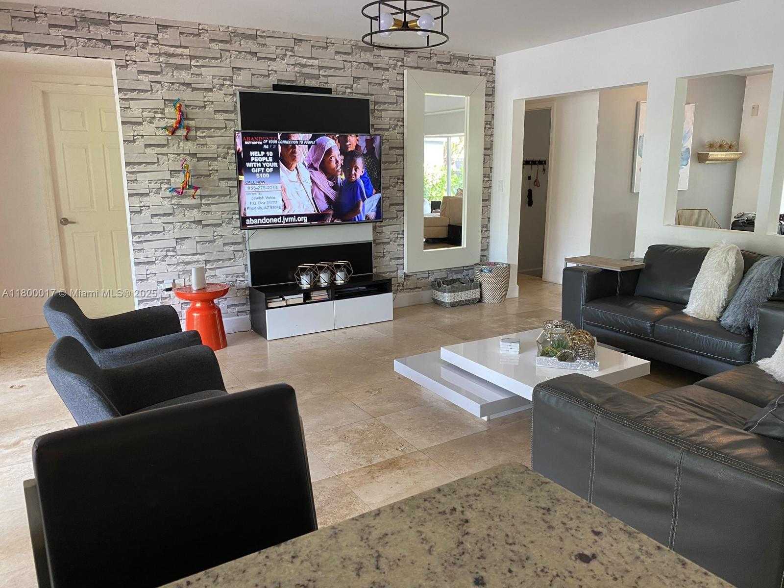 Small Image of 1103 WASHINGTON ST, Hollywood Number 5