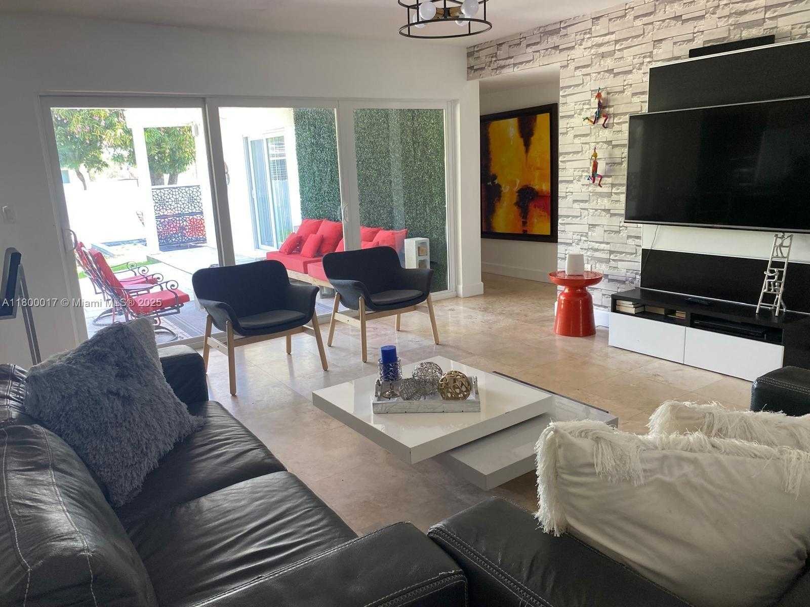 Small Image of 1103 WASHINGTON ST, Hollywood Number 7