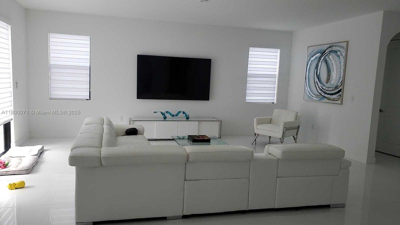 Small Image of 23595 SOUTH WEST 108TH CT, Homestead Number 17