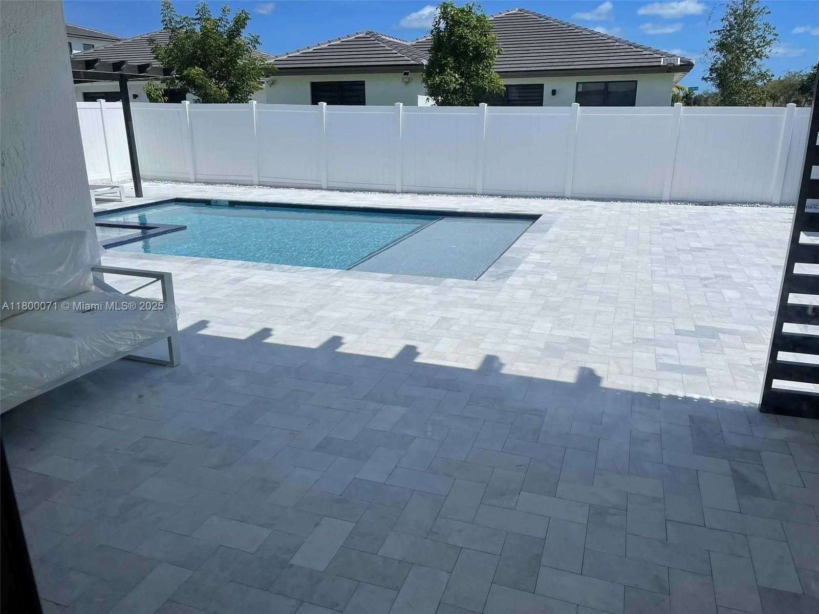 Small Image of 23595 SOUTH WEST 108TH CT, Homestead Number 3