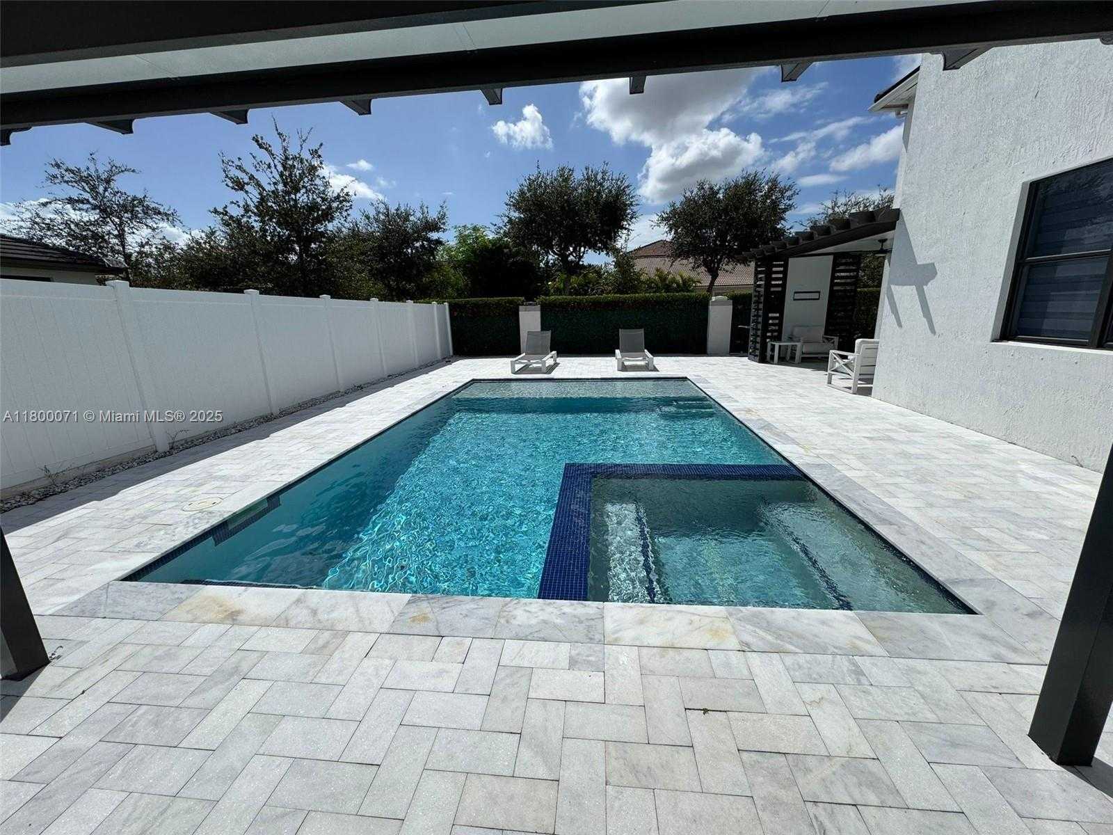 Small Image of 23595 SOUTH WEST 108TH CT, Homestead Number 4
