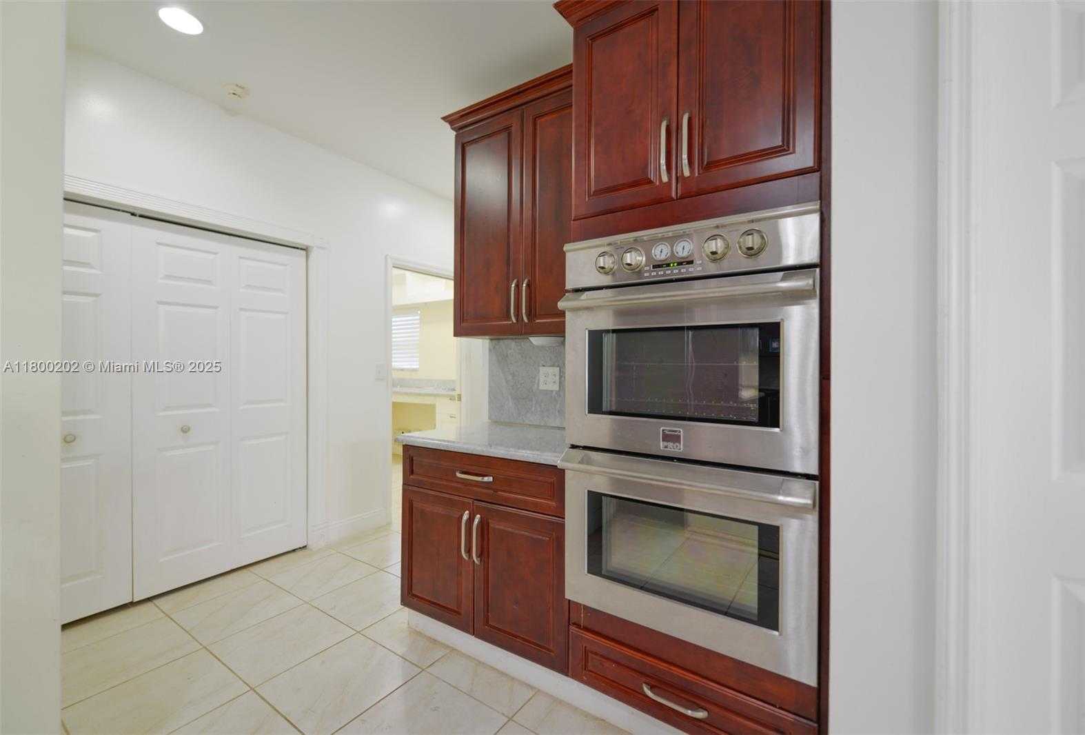 Small Image of 611 SOUTH WEST 8TH ST, Hallandale Beach Number 13