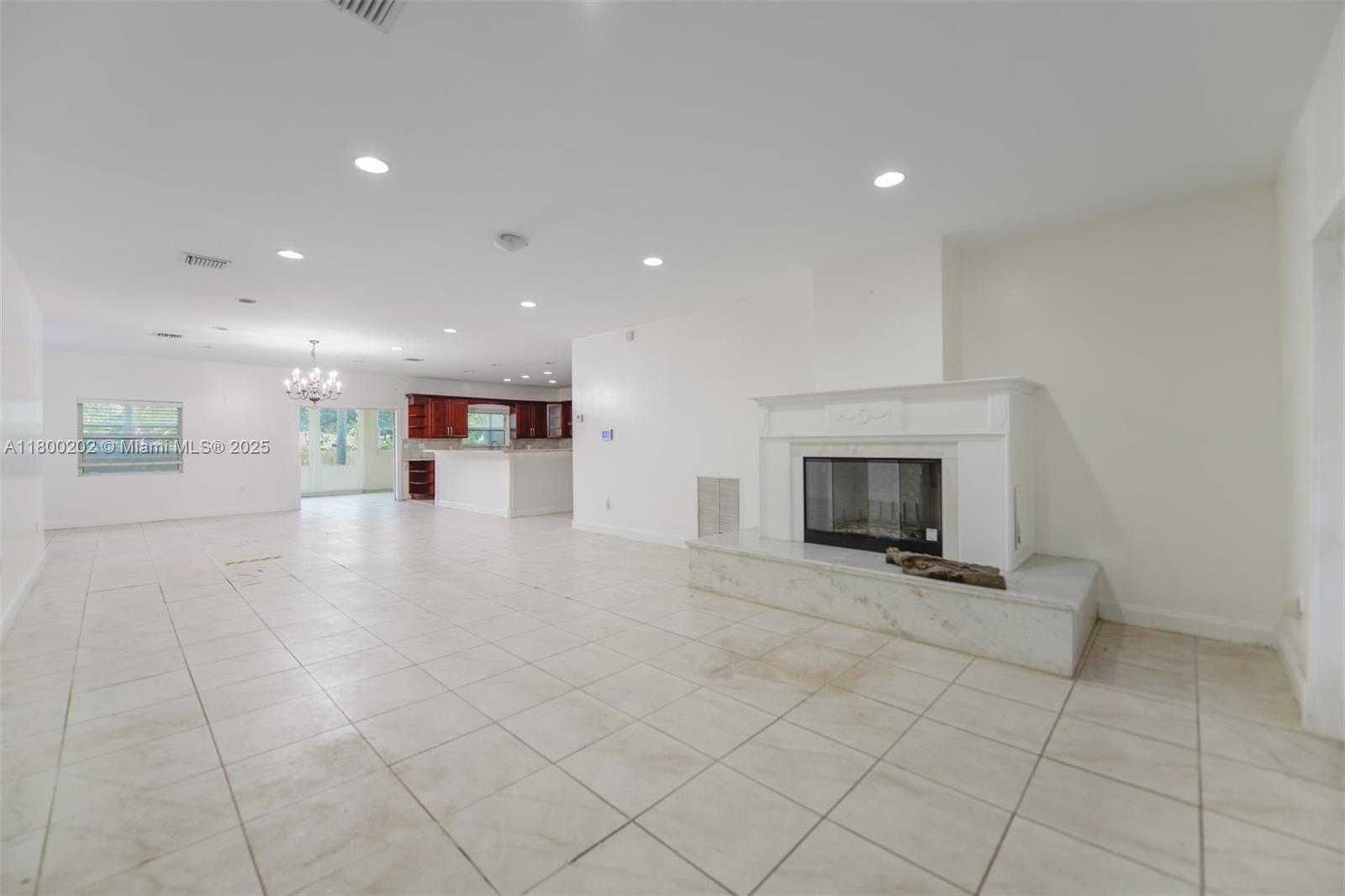 Small Image of 611 SOUTH WEST 8TH ST, Hallandale Beach Number 2