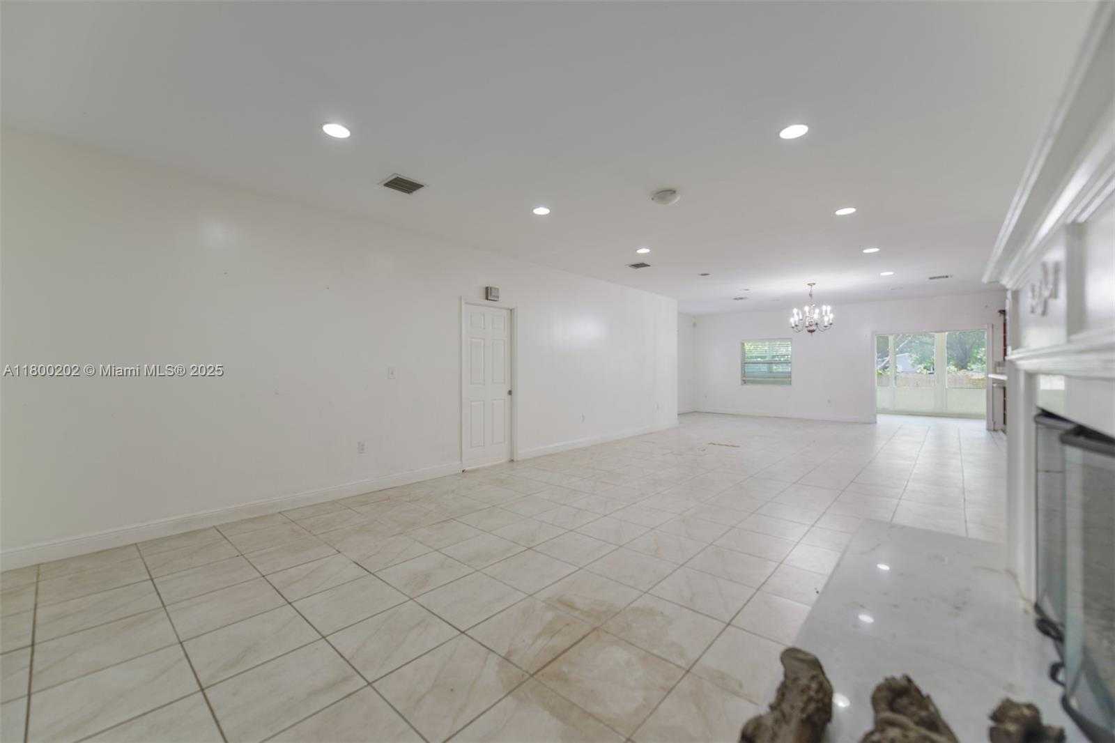 Small Image of 611 SOUTH WEST 8TH ST, Hallandale Beach Number 3