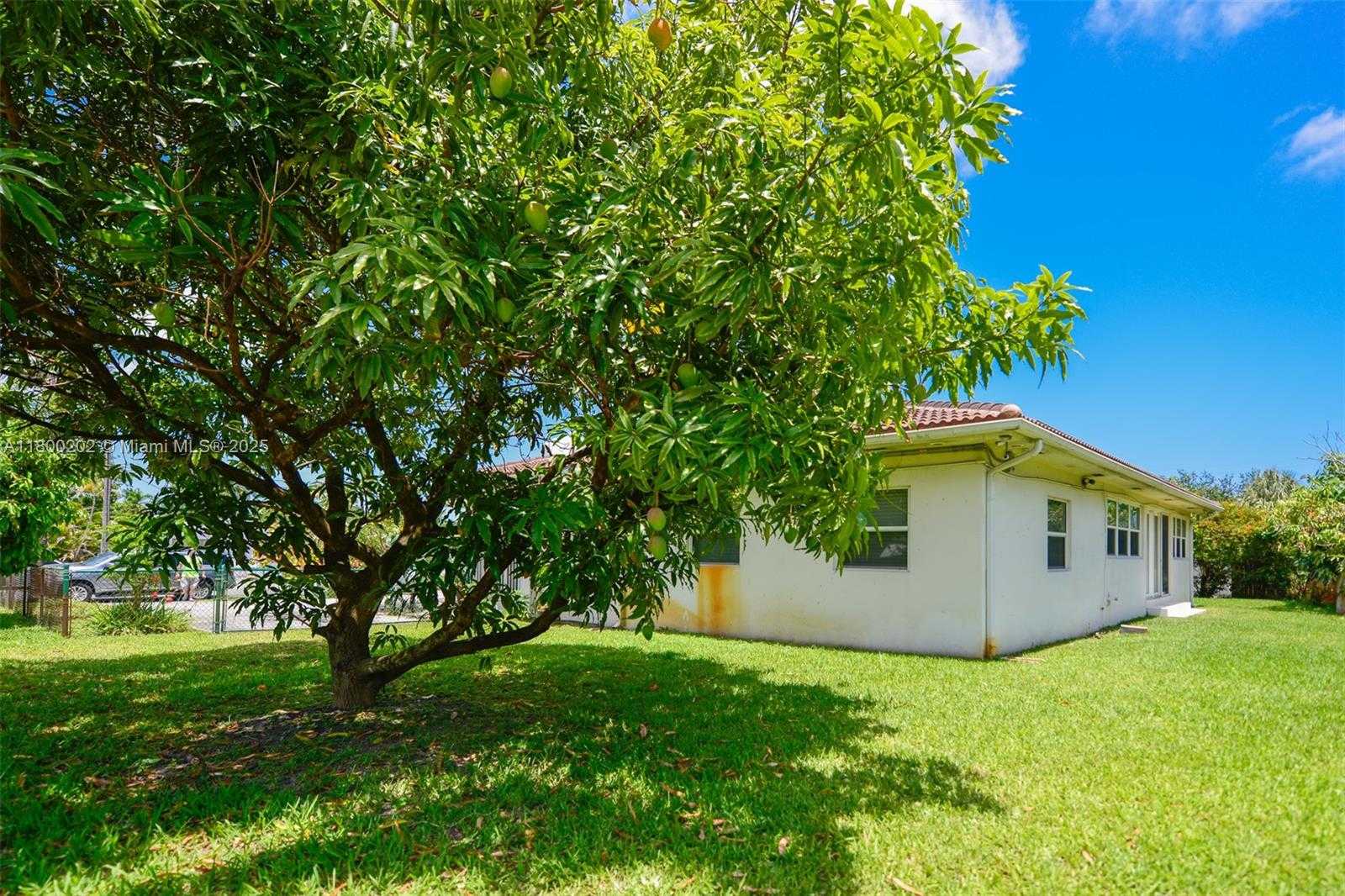 Small Image of 611 SOUTH WEST 8TH ST, Hallandale Beach Number 40