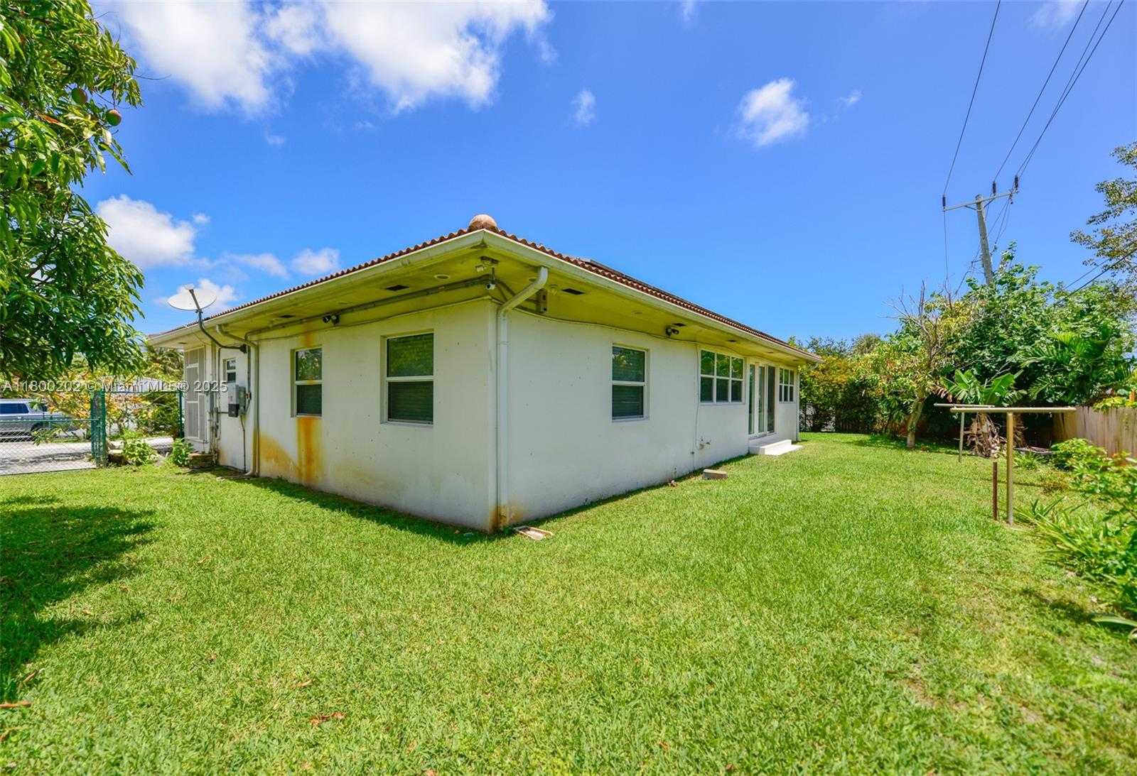 Small Image of 611 SOUTH WEST 8TH ST, Hallandale Beach Number 41