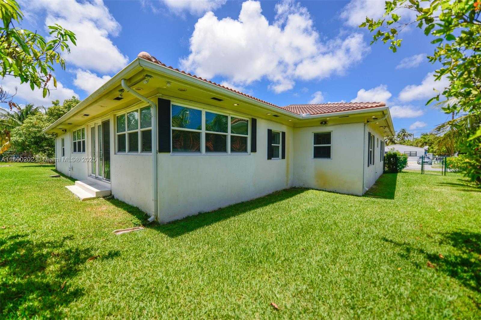 Small Image of 611 SOUTH WEST 8TH ST, Hallandale Beach Number 42