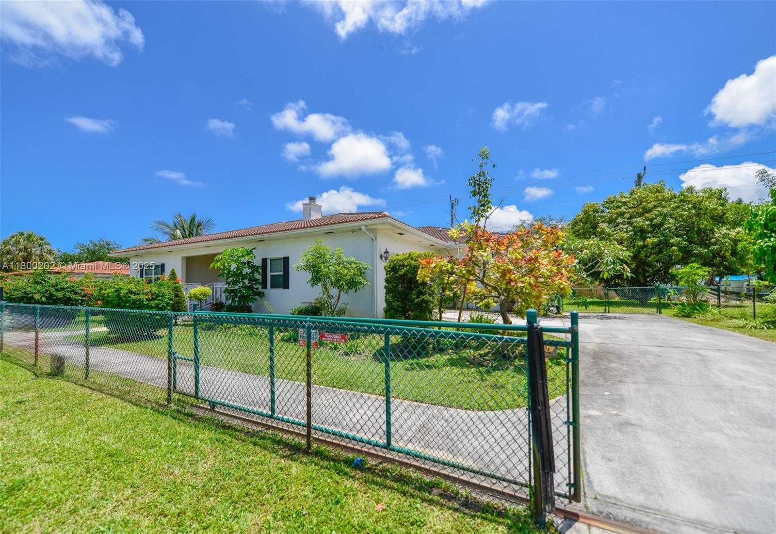Small Image of 611 SOUTH WEST 8TH ST, Hallandale Beach Number 45