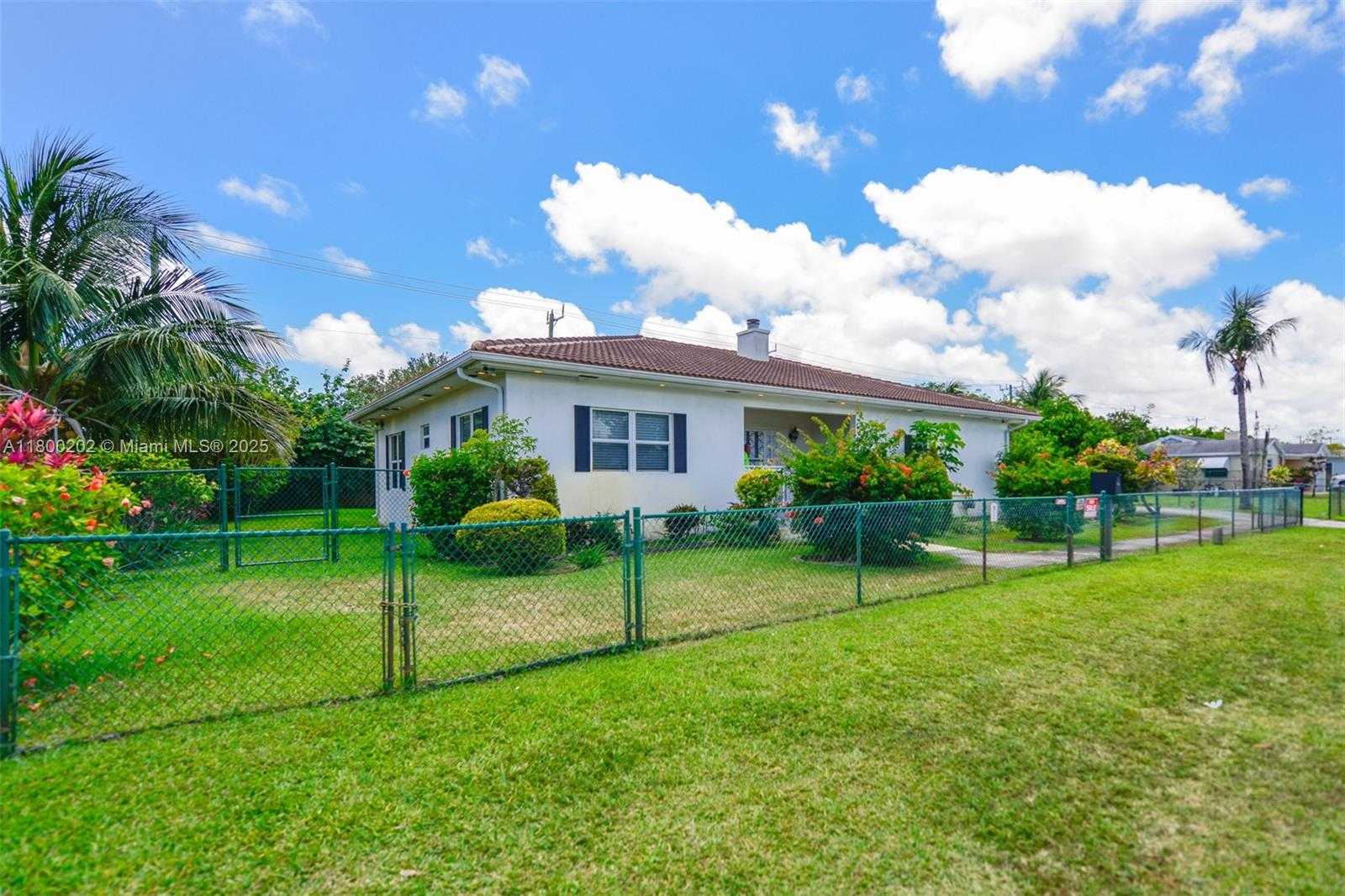 Small Image of 611 SOUTH WEST 8TH ST, Hallandale Beach Number 46