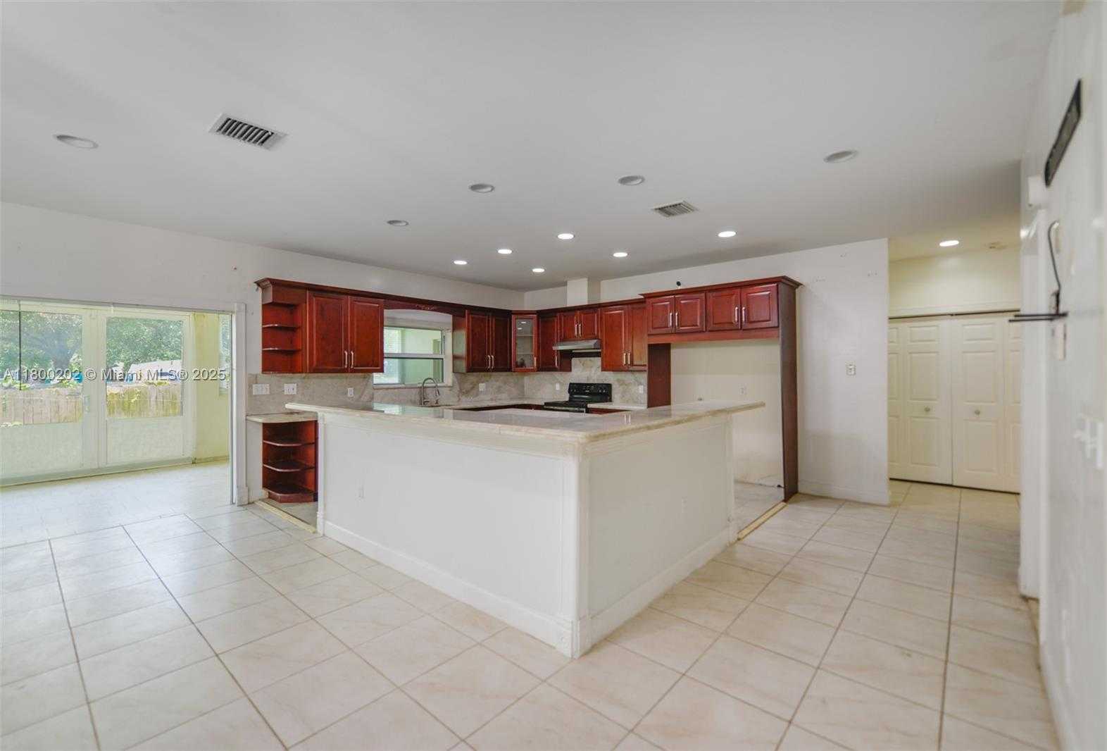 Small Image of 611 SOUTH WEST 8TH ST, Hallandale Beach Number 7