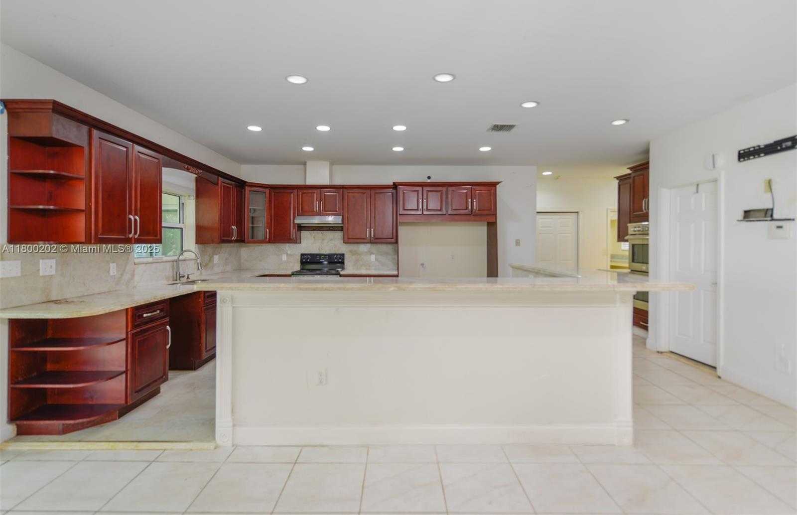 Small Image of 611 SOUTH WEST 8TH ST, Hallandale Beach Number 8