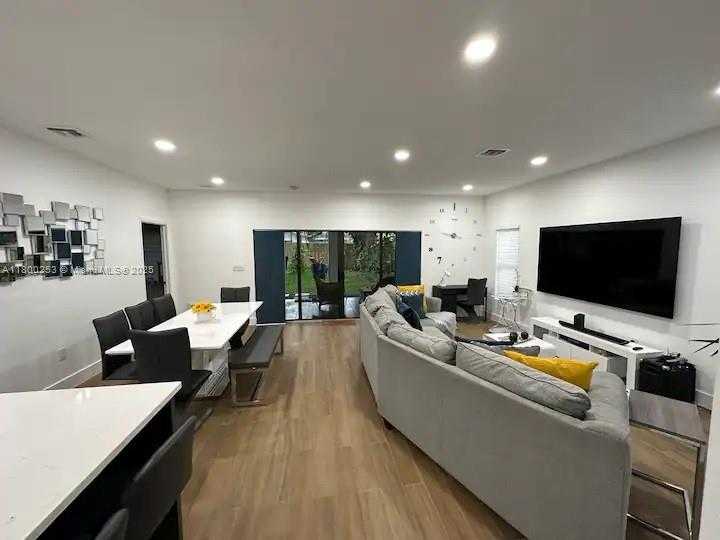 Small Image of Hallandale Beach Number 4
